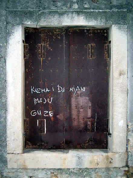 I sveci u Fa�ani imaju guze....