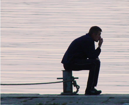 Snimljeno na pulskoj rivi neposredno pred isplovljavanje ribarice 'Garma' (Zadar) na no�ni izlov sardele... 26.10.2006. u 17:52 