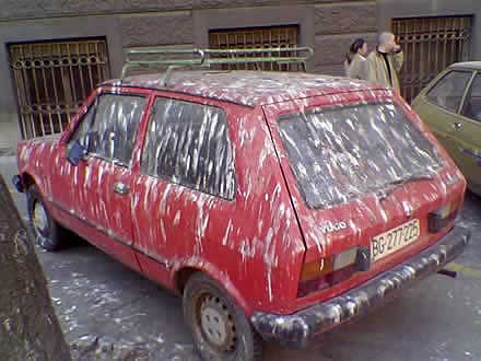Ptice kad vole onda ba� vole. Ljubav je slijepa, ali bar miri�e. 